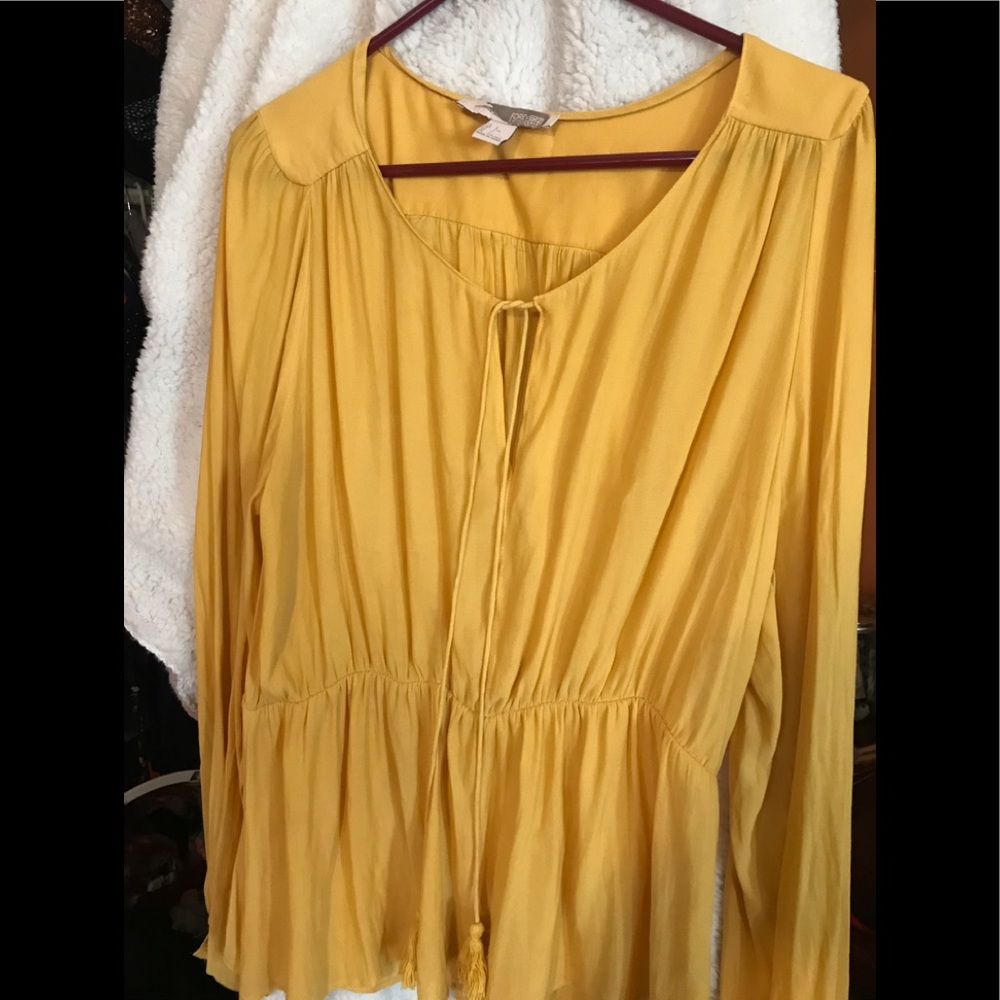 Cute yellow peplum blouse!